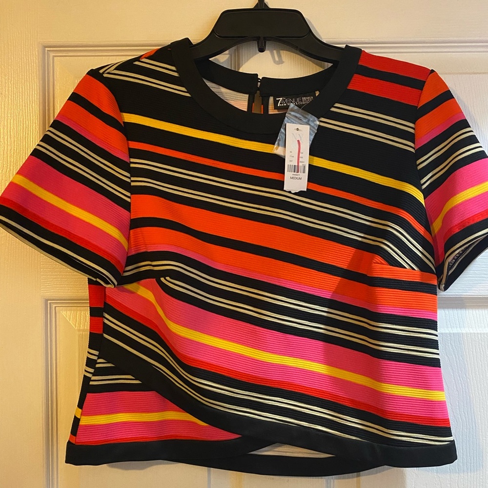 Never worn New York & Company short sleeve top.